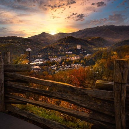 Whispering Winds, Hot Tub, Game Room, Wifi, 1089 Free Tickets Each Paid Day, Dollywood And More Gatlinburg Zewnętrze zdjęcie