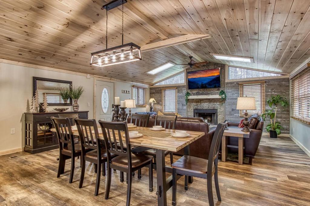 Whispering Winds, Hot Tub, Game Room, Wifi, 1089 Free Tickets Each Paid Day, Dollywood And More Gatlinburg Zewnętrze zdjęcie