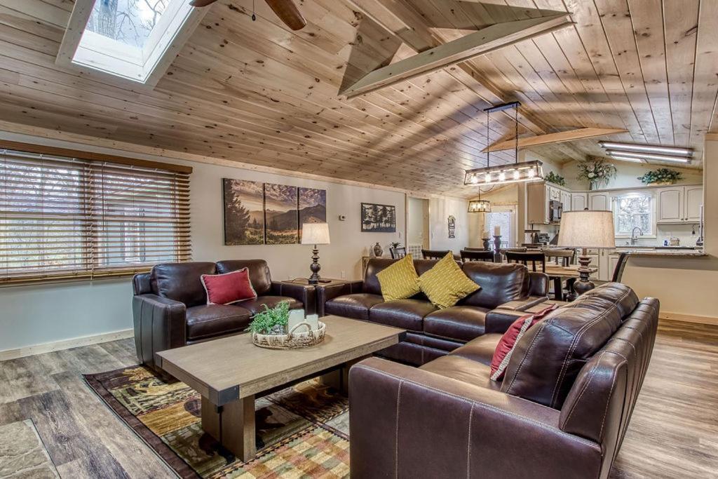 Whispering Winds, Hot Tub, Game Room, Wifi, 1089 Free Tickets Each Paid Day, Dollywood And More Gatlinburg Zewnętrze zdjęcie