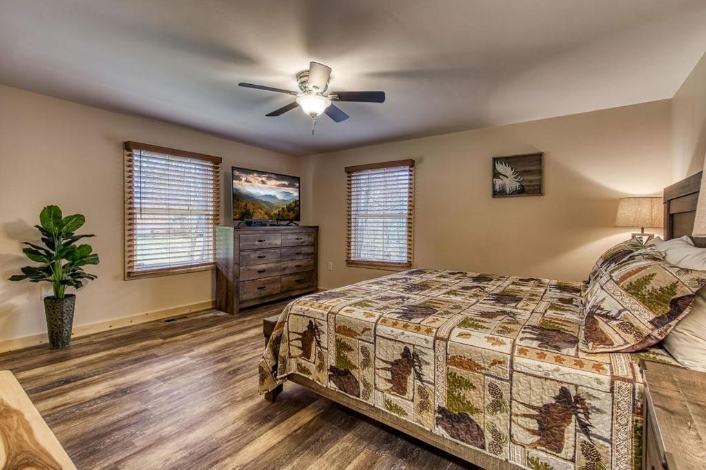Whispering Winds, Hot Tub, Game Room, Wifi, 1089 Free Tickets Each Paid Day, Dollywood And More Gatlinburg Zewnętrze zdjęcie