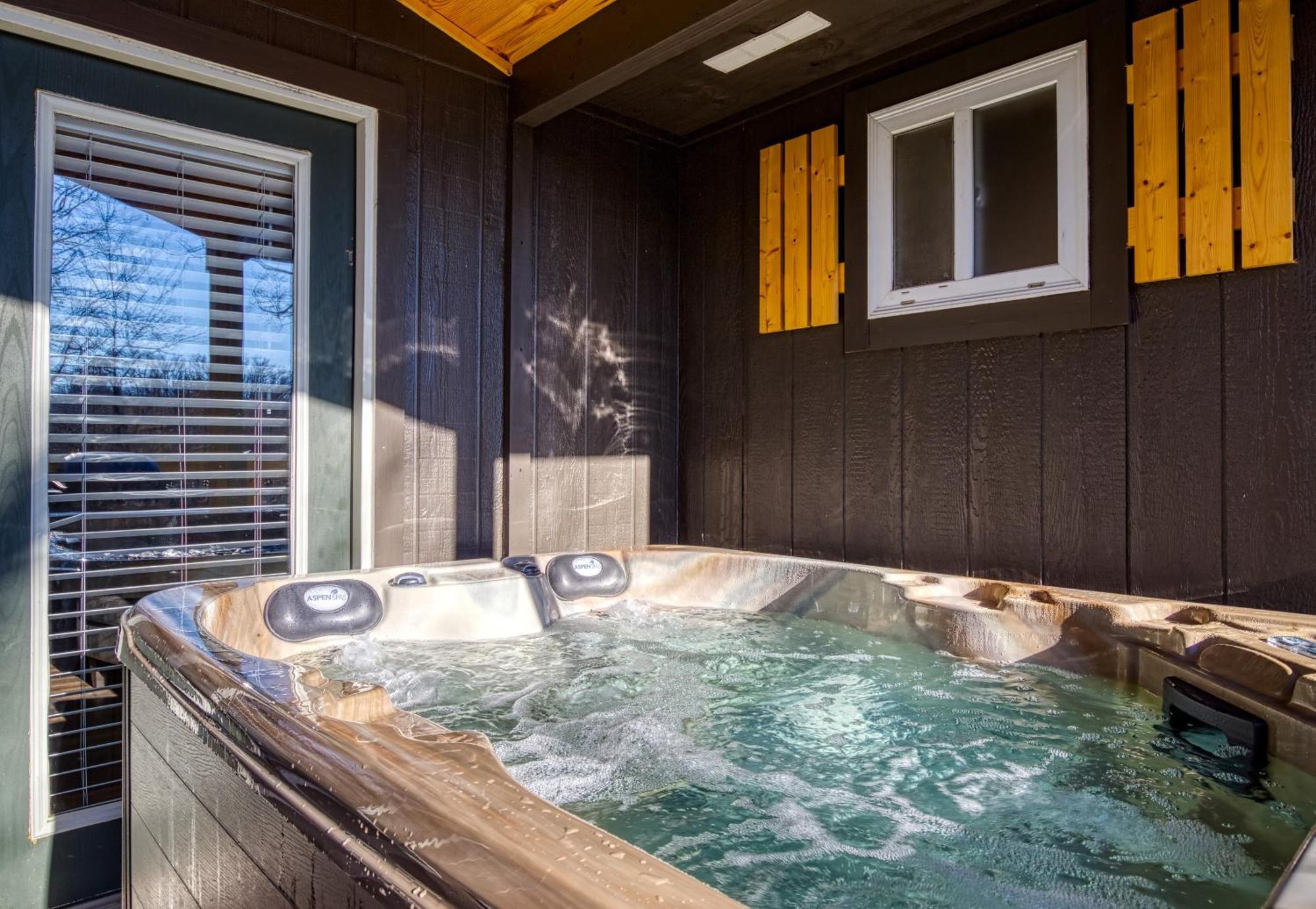 Whispering Winds, Hot Tub, Game Room, Wifi, 1089 Free Tickets Each Paid Day, Dollywood And More Gatlinburg Zewnętrze zdjęcie