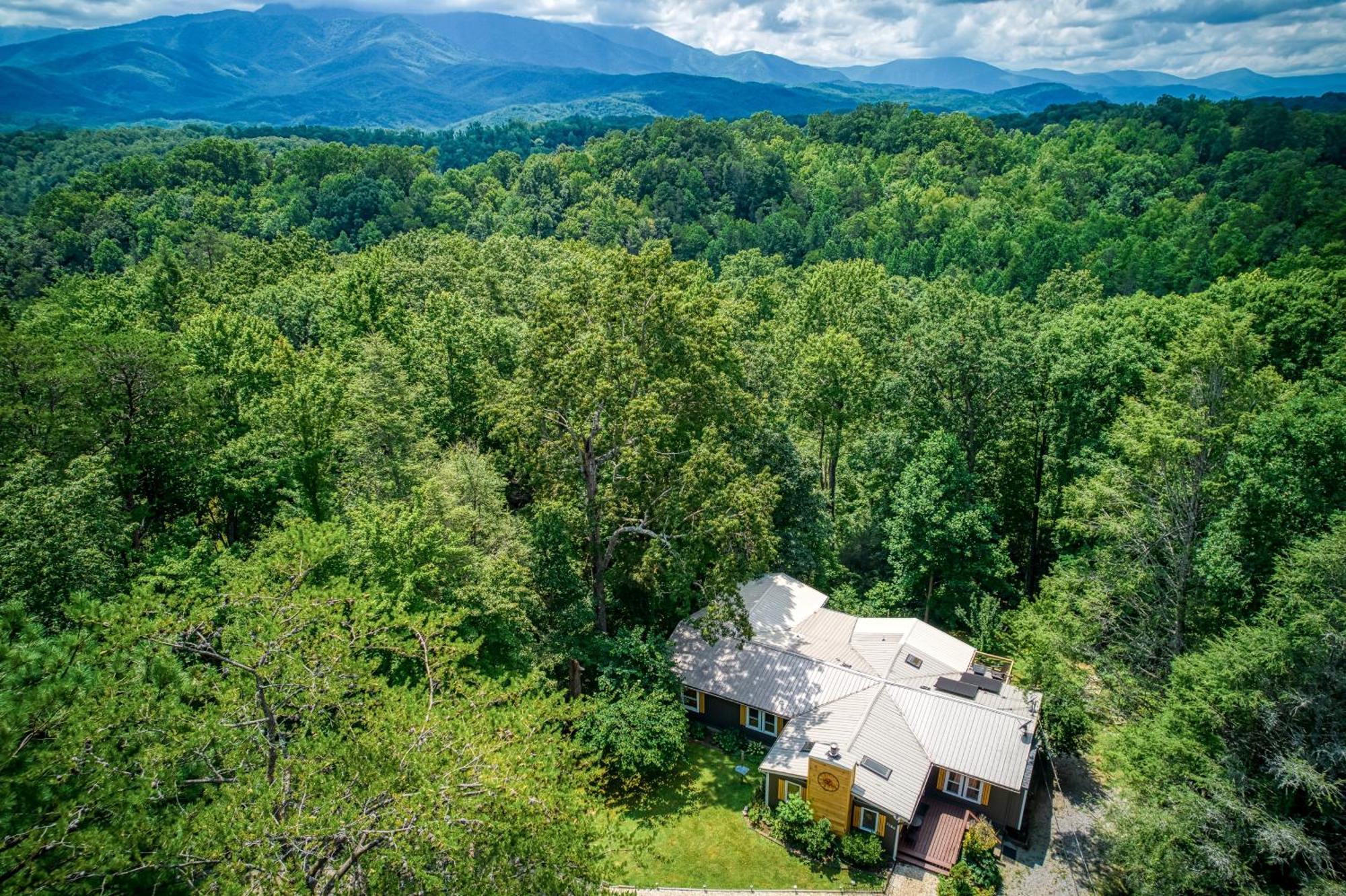 Whispering Winds, Hot Tub, Game Room, Wifi, 1089 Free Tickets Each Paid Day, Dollywood And More Gatlinburg Zewnętrze zdjęcie