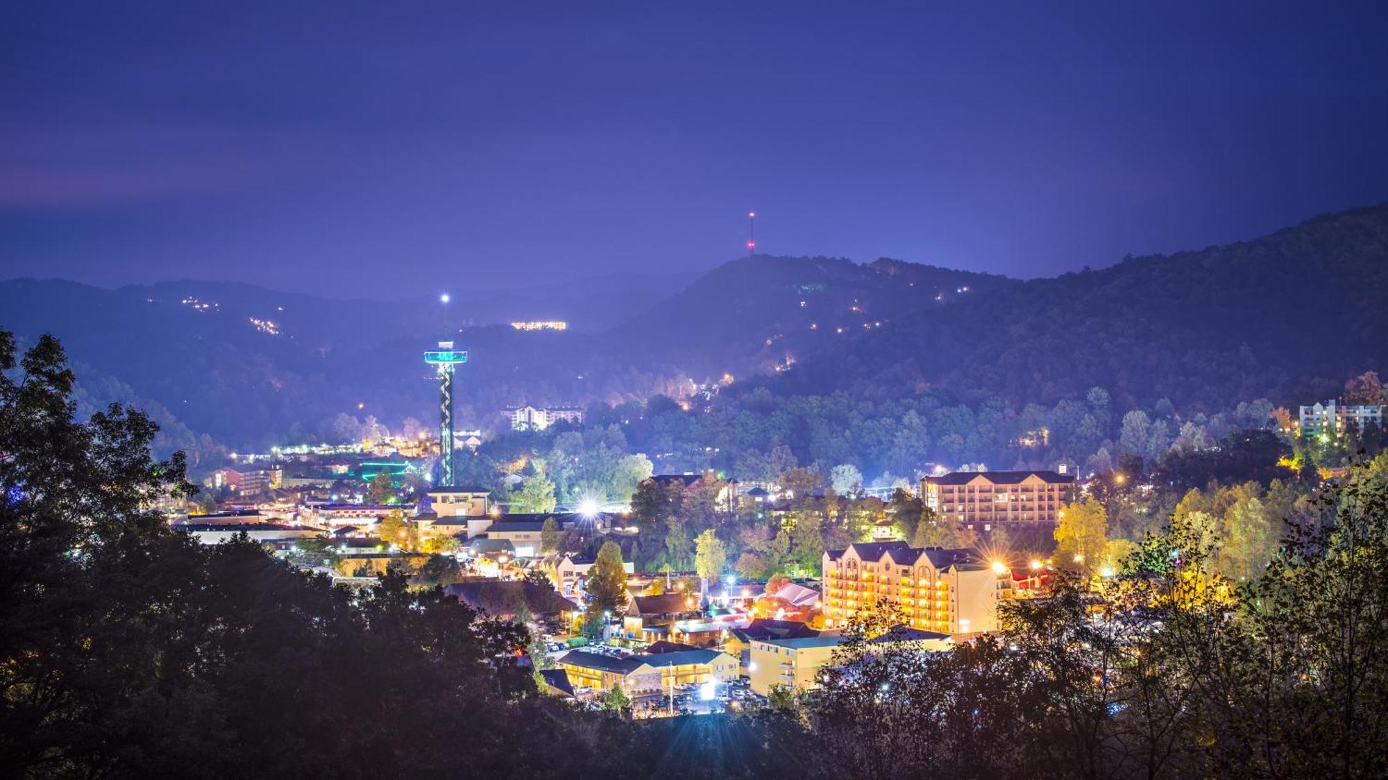 Whispering Winds, Hot Tub, Game Room, Wifi, 1089 Free Tickets Each Paid Day, Dollywood And More Gatlinburg Zewnętrze zdjęcie